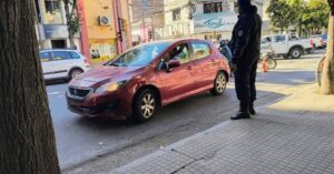 Investigan la muerte de un motociclista que chocó con un móvil policial y falleció horas después en su casa