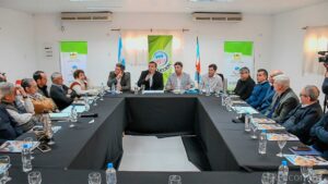 Autoridades y productores analizaron los desafíos de la cadena algodonera en el Vivero San Carlos