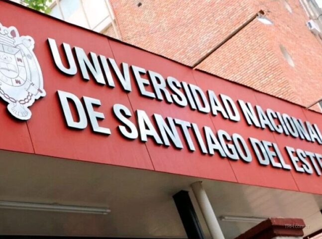 Paraninfo de la Universidad Nacional de Santiago del Estero durante una actividad académica