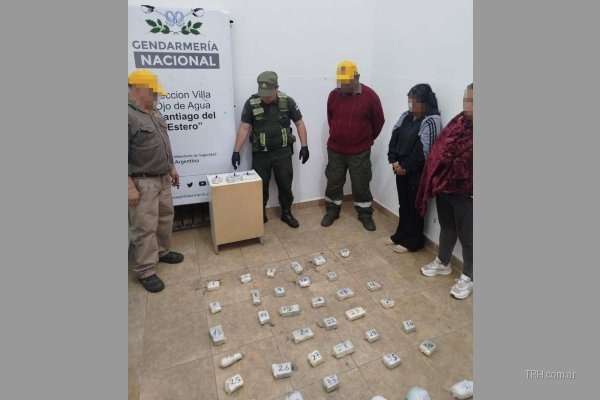 Inspección de bultos y paquetes de sustancias prohibidas secuestrados en transporte público