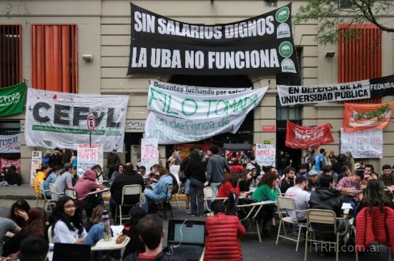 Mesa de negociación salarial entre autoridades del Gobierno nacional y gremios universitarios