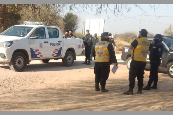 Ingreso al Centro Integral de Salud de Las Termas de Río Hondo donde fue asistido el joven.