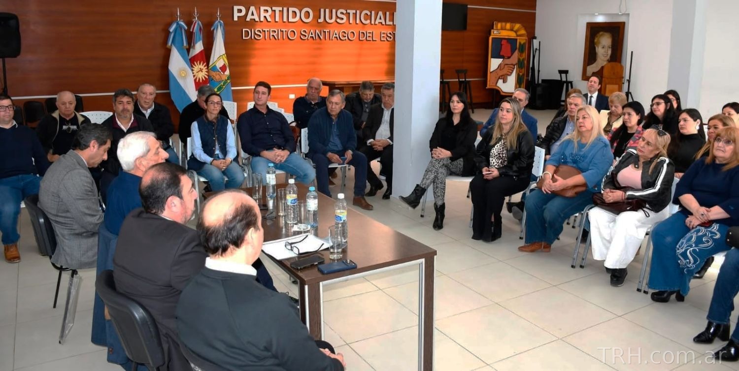 José Emilio Neder durante el anuncio de la convocatoria a elecciones internas del PJ