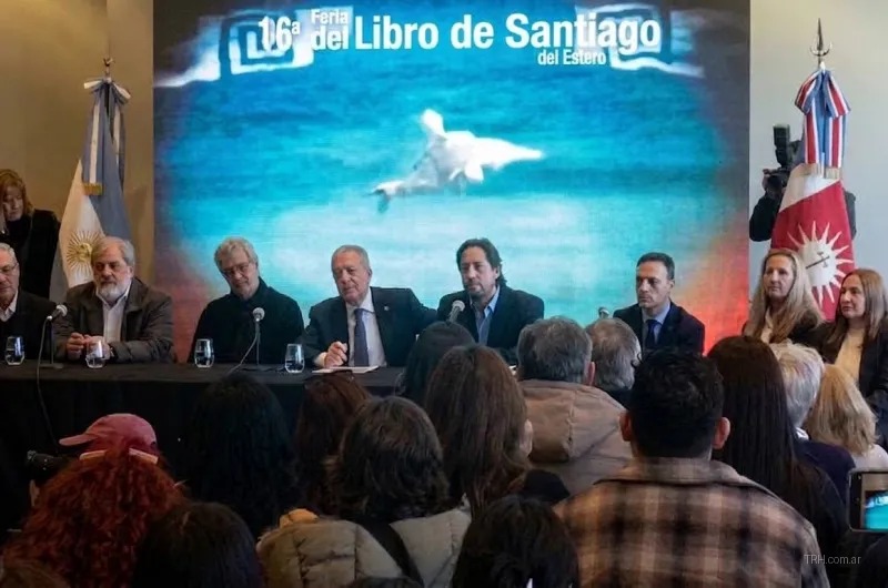El gobernador Elías Suárez durante el acto de lanzamiento de la 16ª Feria del Libro.