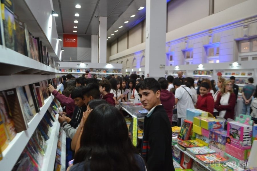 Actividades culturales y stands literarios en el Fórum de Santiago del Estero