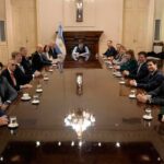 El Presupuesto 2027 propone frenar la movilidad automática de la AUH y las asignaciones familiares