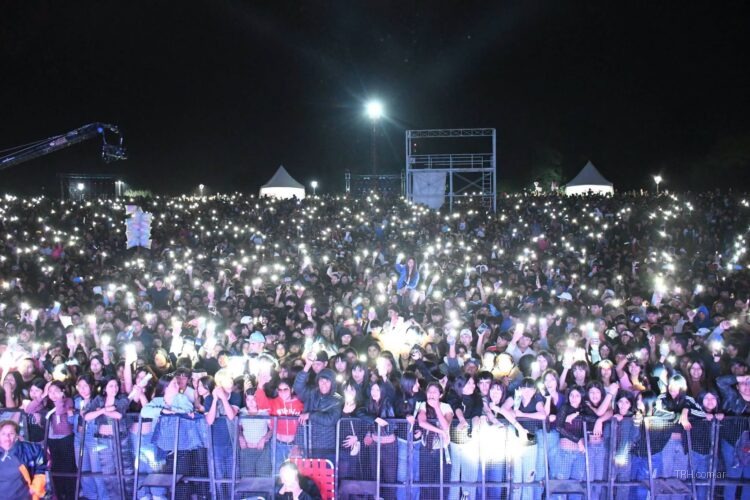 Más de 16 mil jóvenes celebraron la Primavera en Plaza Añoranzas con el show de La Joaqui