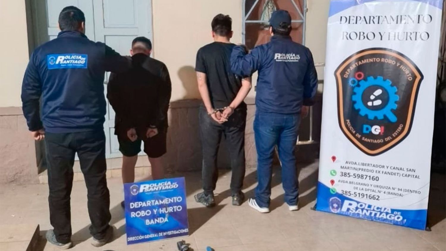 Placas de bronce y sepulcros dañados en el cementerio La Misericordia de La Banda