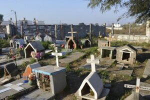 Investigaciones policiales en La Banda y la Capital: robos en un cementerio, detenciones por escruches y secuestros tras un operativo