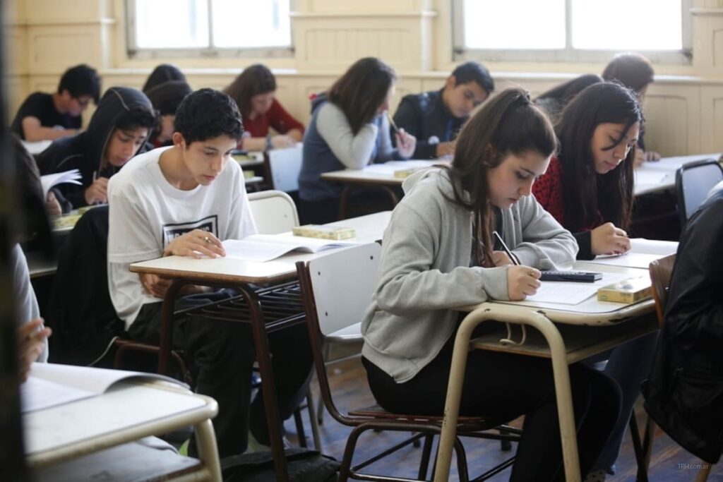 Pruebas PISA 2025: Argentina registró su nivel más bajo en dos décadas y retrocedió en todas las áreas