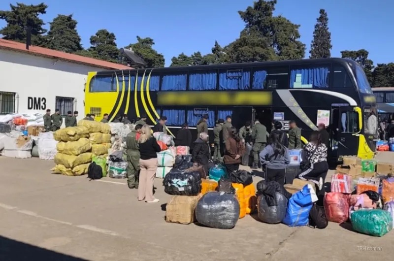 Control de pasajeros y equipaje realizado en un ómnibus de larga distancia en el departamento Banda