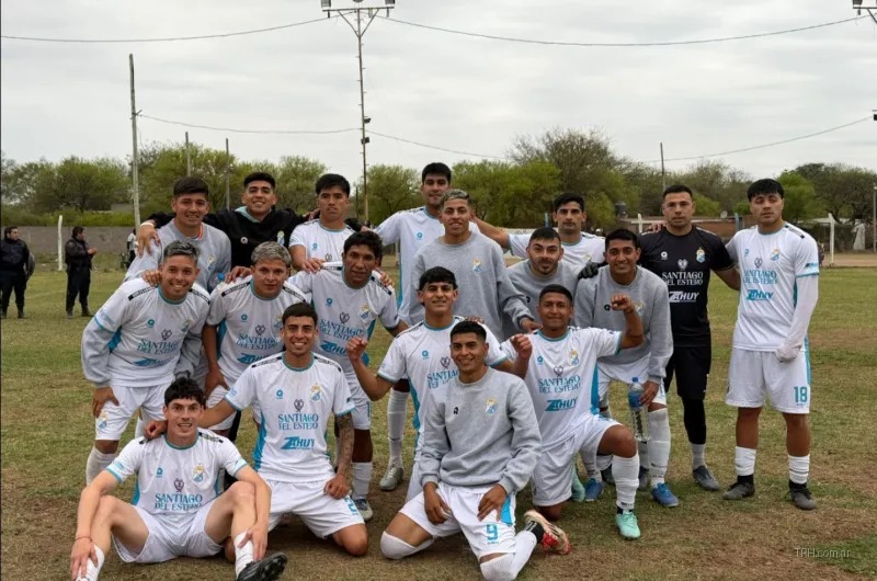 Equipo de 25 de Mayo de Termas de Río Hondo en competencia oficial