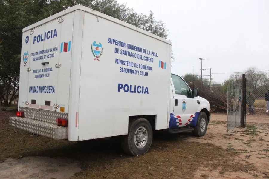 Móvil policial frente a la Comisaría Comunitaria de Sumampa